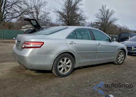 2010 Toyota Camry Base z USA, uszkodzony, nr VIN 4T1BF3EK6AU016888
